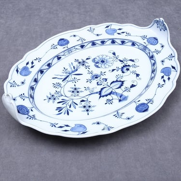 Carl Teichert, Meissen Porcelain Blue Onion Platter, circa 1880s 