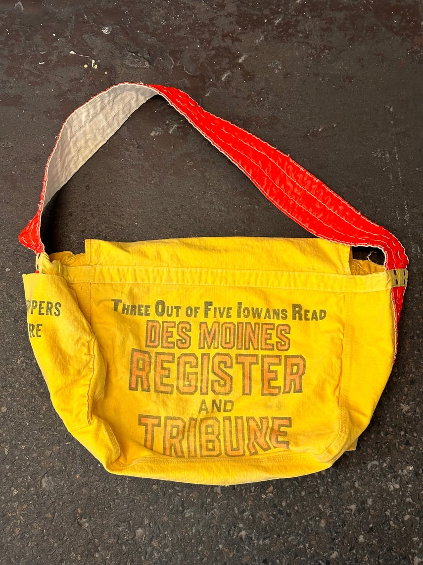 60s〜70s vintage News paper bag The Bee 1960s/70s Newspaper Bag – The Major's Tailor