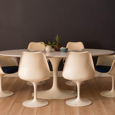 Mid Century Modern Oval Pedestal Dining Table by Eero Saarinen for Knoll 
