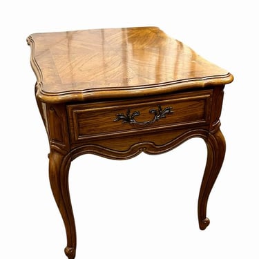 Thomasville Oak End Table, H. 22.5 in. x W. 20.5 in. x D. 26 in.