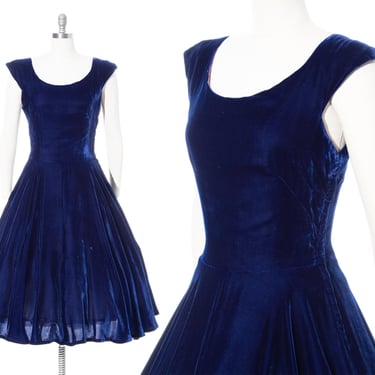 Vintage 1950s Party Dress | 50s Dark Blue Velvet Fit and Flare Full Skirt Midi Holiday Formal Evening Gown (small/medium) 