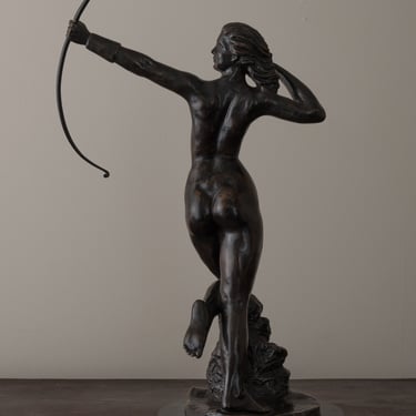 'DIANA THE HUNTRESS' SCULPTURE