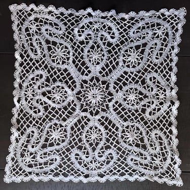 Tablecloth 25” SQ bobbin lace 