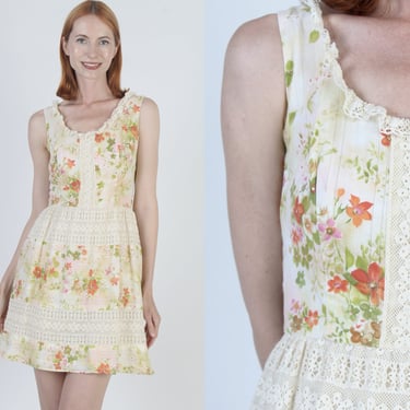 Wild Flower Print Floral Dress / Vintage 70s Cream Rose Garden Clothing / Tank Sleeve Prairie Festival Lace Mini 