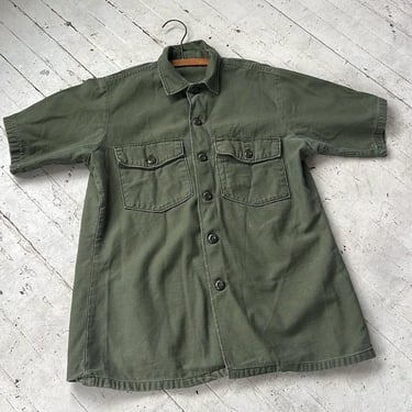 60’s vintage Vietnam era green short sleeve military button down fatigue shirt 