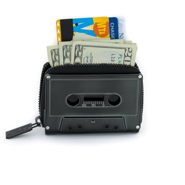 70259: Retro Cassette Wallet | Black Chrome