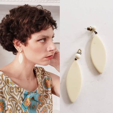60s Cream Lucite Dangle Earrings Leaf Shaped / 60s Mod Jewelry Earrings / Marthe 