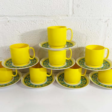 Vintage Oneida Plastic Cups and Saucers Plates Melmac Set of 8 Flower Power Melamine Yellow Blue Green Plastics Dinner Plate 1980s 1970s 