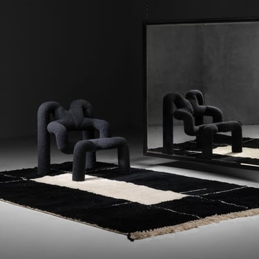 Outfitters Mirror / Black Berber Rug