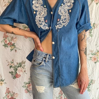 1990's Appliqué Jean Shirt / Short Sleeve Denim Shirt / Shoulder Pads Button up Blouse / Chambray Top / Lace Beads Pearls Flowers 