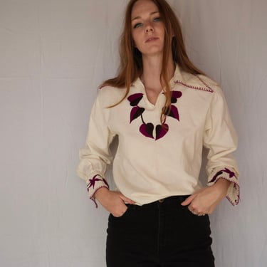 Vintage Hippie Blouse / 70s Boho Embroidered Cream Cotton Tunic Top / Embroidered Leaf Blouse / Seventies Casual Wear / Southwestern Blouse 