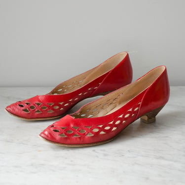 red leather kitten heel shoes | 80s vintage cut out pointy toe leather heels | US size 7N 