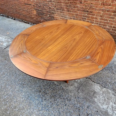 Dyrlund Flip Flap Lotus Table