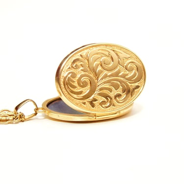 Vintage 14K Yellow Gold Oval Paisley Locket Pendant, Textured &amp; Polished Gold Scroll Design, Two-Side Picture Frame, Plastic Glass, 32mm L 