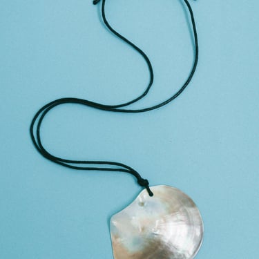 Mother of Pearl Shell Pendant Necklace