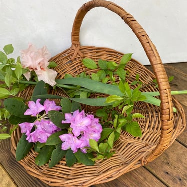 Vintage Large Gathering Basket, Wicker Rug, Wedding Flower Basket, Garden Basket, Bathroom Towel Basket, Spring Summer Decor 