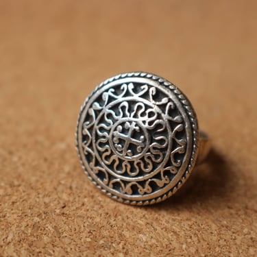 Sterling Medallion Ring / Vintage Silver Ring / Size 6 1/2 