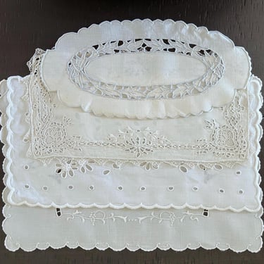 Doilies white varied choice 