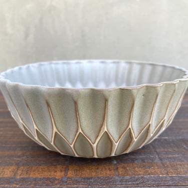 Porcelain Ceramic "Dahlia" Bowl  - Matte Grey 