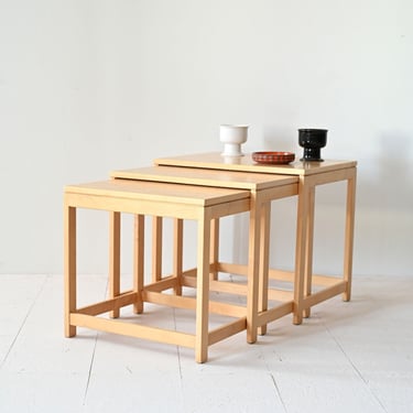 Set of Three Scandinavian Nesting Tables in Light Wood – Mid-Century Modern Minimalist Design 