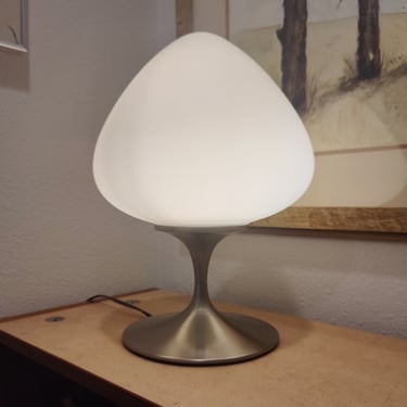 Vintage Modern Laurel Acorn Table Lamp 