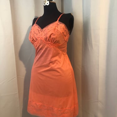 Vanity Fair Salmon Pink dress slip vintage 1960s delicate floral lace 36 M 