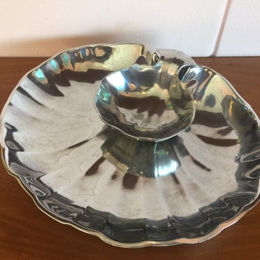 Beautiful Coastal Style Metal Oval Veggie Platter Chip and Dip Set With Scallop Shell Motif by Wilton 