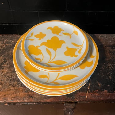 Vintage Yellow and White Plates by Block Hearthstone Vista Alegre Ginger 