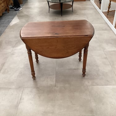 Traditional Drop Leaf Table