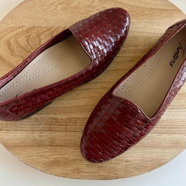 Vintage 90s Trotters Red Genuine Leather Woven Almond Toe Slip on Flats - 7.5 