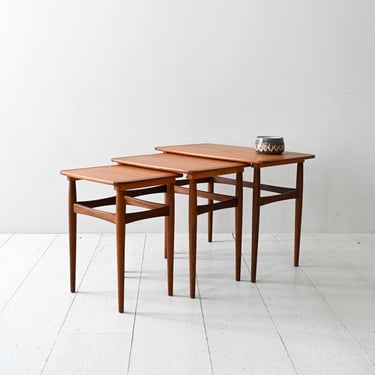 Set of 3 Vintage Scandinavian Nesting Tables in Teak with Tapered Legs, 1960s 