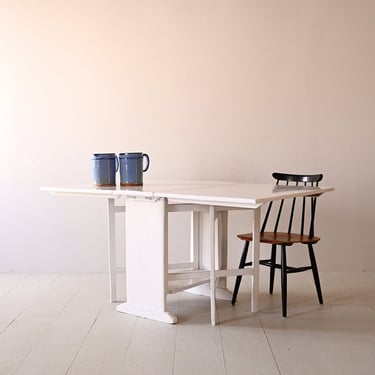 Vintage Slagboard Dining Table with Extendable Wings | Solid Pine | Scandinavian Design 