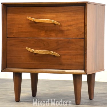 Unagusta Walnut Mid Century Nightstand 