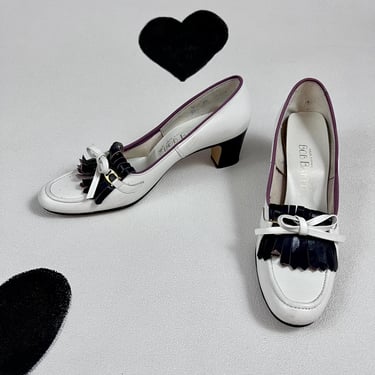 1960s fringe loafer pumps 60s Bob Baker mod navy white summer shoes kitten heels Mod Sailor kiltie preppy two tone moccasin buckle 9 N 