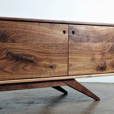 Walnut Media console - TV console - Mid-century modern TV stand - Modern TV console - Credenza -Record storage - The BlackMo 