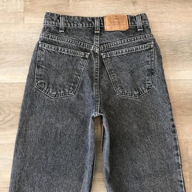 Levi's 550 Student Fit Vintage Jeans / Size 23 