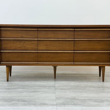 Bassett Mid-Century Danish Modern Walnut 9-Drawer Dresser 