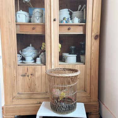 Beautiful vintage French rustic baguette basket 