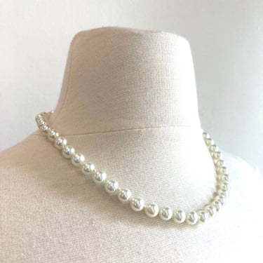 Vintage  Mid-Century Faux WHITE PEARL Necklace Choker 