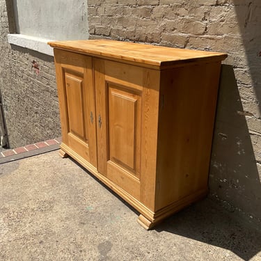 Scrubbed Pine Server