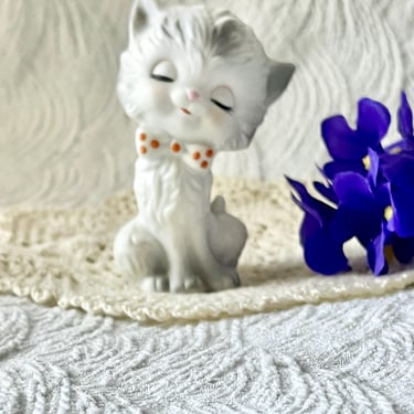 Sweet Kitty, Vintage Porcelain Ceramic Cat, Figurine Sculptural Collectible, Cat Lover, Cat Lady Gift 