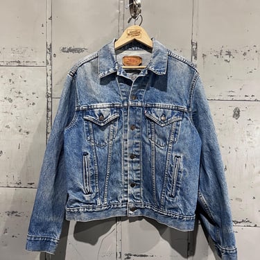 Vintage Levis Denim Trucker Jacket medium wash size 44R 