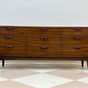 Walnut Mid-Century Modern 9-Drawer Dresser / Credenza ~ Great TV Stand 