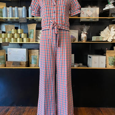 1970s plaid pantsuit, vintage 70s 2 piece pant set. wide leg, high waist, puff sleeves, size medium, polyester pantsuit, red and white, 28 
