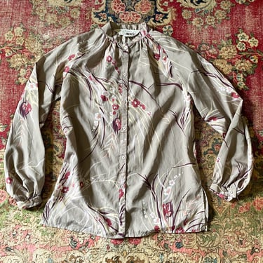 Vintage ‘70s mouse gray Japanese floral print blouse | band collar, beautiful color way, S 