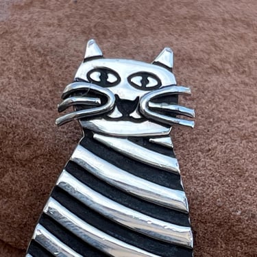 Vintage Sterling Silver and Black Striped Tabby Cat Brooch / Pin 