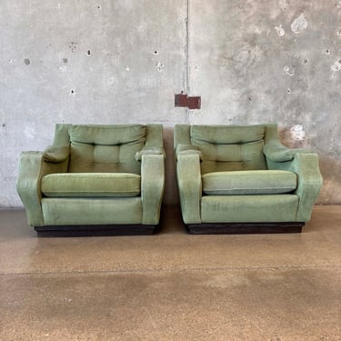 Pair of 1960s Green Lounge Chairs - Produced By Cinova, Italy