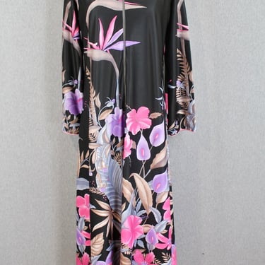 1970s 1980s Bird of Paradise Kaftan - Floral- Japanese Inspired Kaftan - Kimono - Pink and Purple - House Coat - Muumuu 