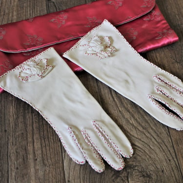 Vintage 40's 50s Van Raalte White with Red Stitching Trim Short Wrist Gloves with bows // Size 7 