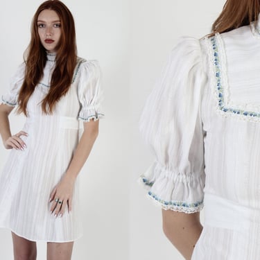 Plain Puff Sleeve Mini Dress / Short Floral Trim Prairie Dress / Vintage 70s Floral Garden Waist Tie Dress 